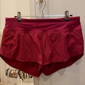 Lululemon 2.5” speed shorts in Rosewood